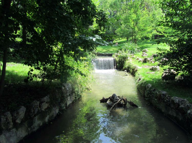 Parque del Oeste: An Urban Oasis